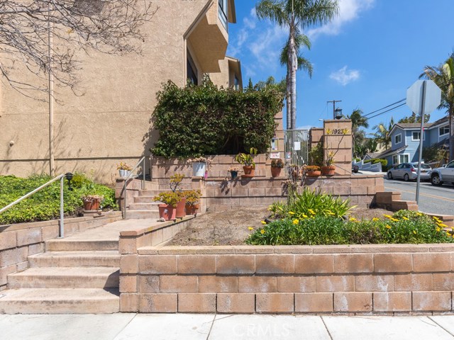 1923 Marshallfield Lane, Redondo Beach, California 90278, 3 Bedrooms Bedrooms, ,2 BathroomsBathrooms,Residential,Sold,Marshallfield,SB20084915