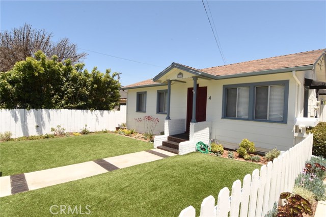 Beautiful artificial turf front yard, and terrific tenant!