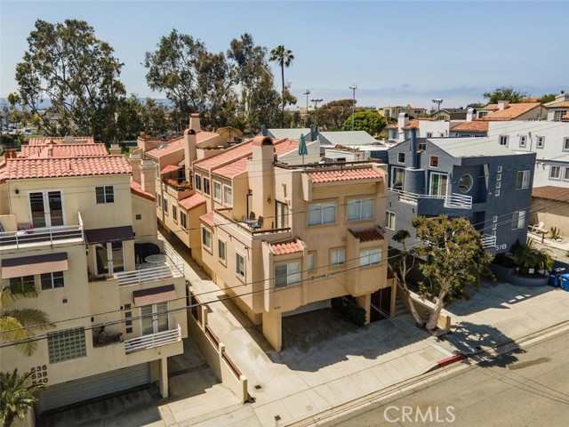 532 11th Street, Hermosa Beach, California 90254, 3 Bedrooms Bedrooms, ,2 BathroomsBathrooms,Residential,Sold,11th,PW21113374