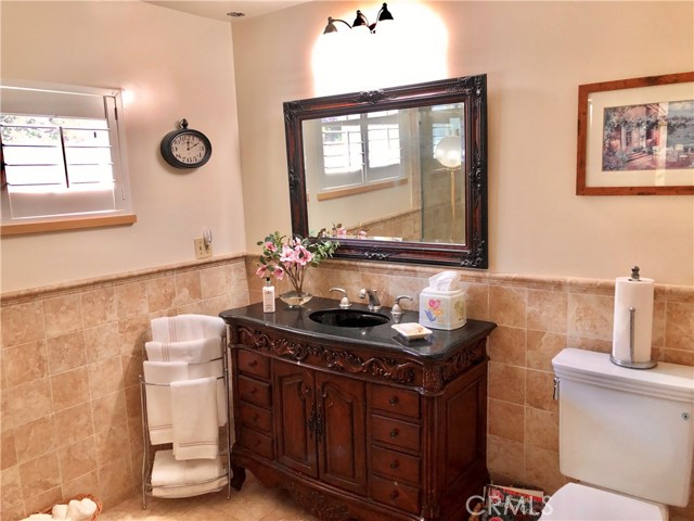 Entry Level 2nd Bathroom with private Shower and Tub