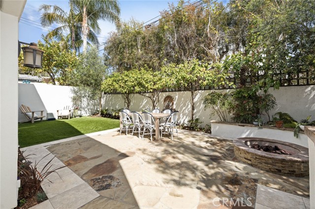 2200 Elm Avenue, Manhattan Beach, California 90266, 4 Bedrooms Bedrooms, ,3 BathroomsBathrooms,Residential,Sold,Elm,SB21076957