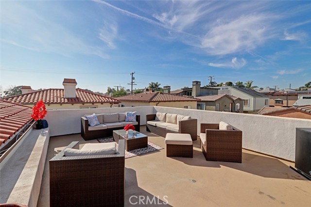 502 Juanita Avenue, Redondo Beach, California 90277, 3 Bedrooms Bedrooms, ,3 BathroomsBathrooms,Residential,Sold,Juanita,SB18028945