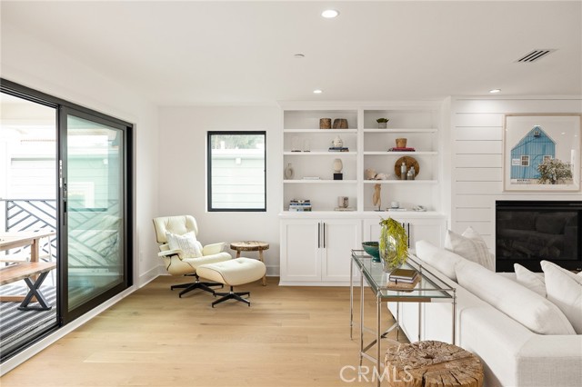 Grand Slinding Doors Allow the Ease of Indoor - Outdoor Living