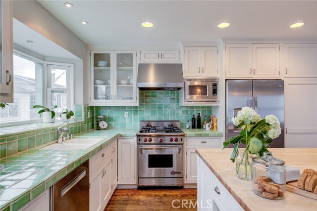429 20th Street, Manhattan Beach, California 90266, 3 Bedrooms Bedrooms, ,1 BathroomBathrooms,Residential,Sold,20th,SB20228436