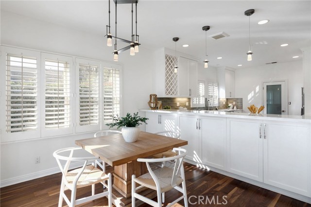 Open, Airy Breakfast Nook!