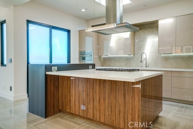 521 Helberta Avenue, Redondo Beach, California 90277, 4 Bedrooms Bedrooms, ,3 BathroomsBathrooms,Residential,Sold,Helberta,SB19088015