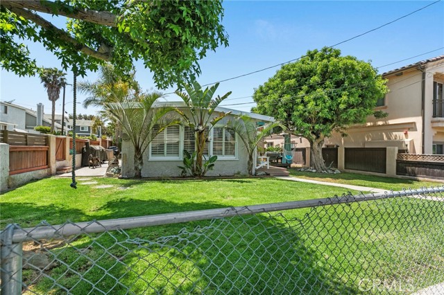 Downstairs unit front yard (Current address is 2322 Marshallfield Lane)