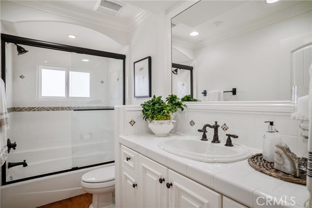 Full Sized Bathroom
