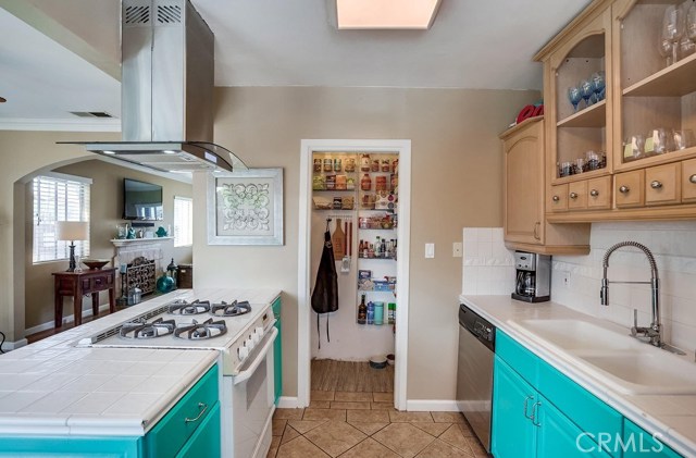 Kitchen w walk in pantry