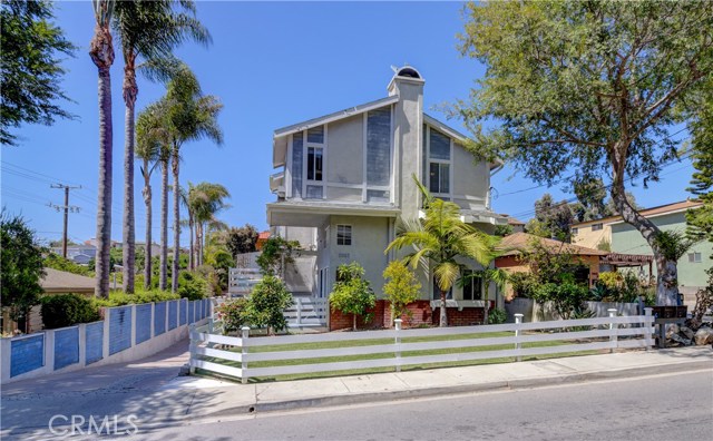 2003 Mathews Avenue, Redondo Beach, California 90278, 3 Bedrooms Bedrooms, ,2 BathroomsBathrooms,Residential,Sold,Mathews,SB20131644
