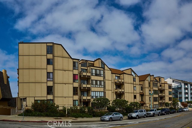 625 Esplanade, Redondo Beach, California 90277, 2 Bedrooms Bedrooms, ,1 BathroomBathrooms,Residential,Sold,Esplanade,SB17136228