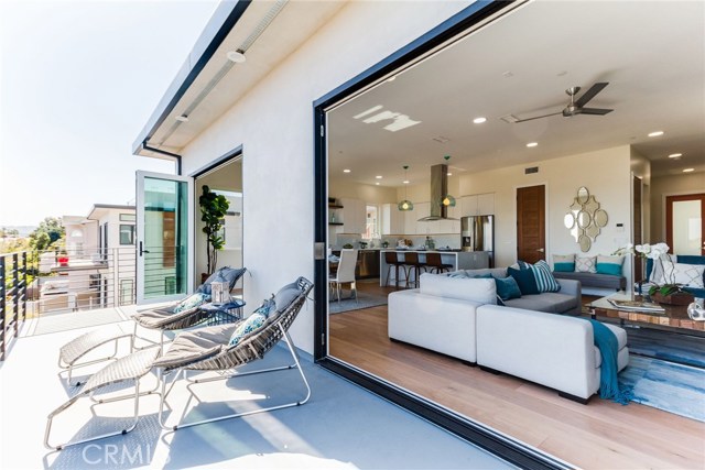 Main level opens to the patio - Enjoy the panoramic view of the city!