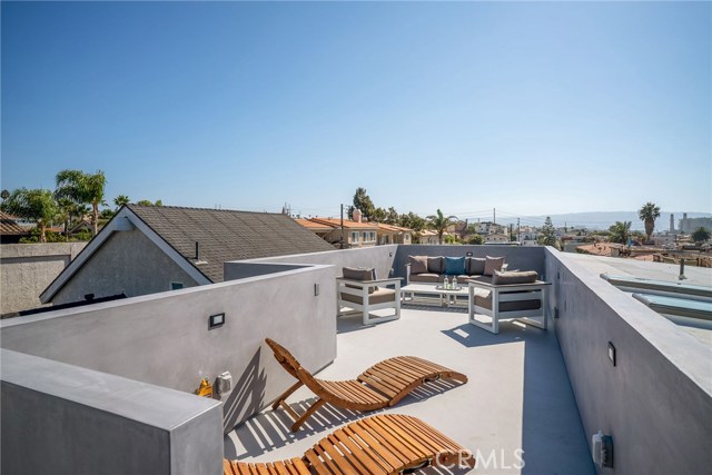 635 7th Street, Hermosa Beach, California 90254, 4 Bedrooms Bedrooms, ,4 BathroomsBathrooms,Residential,Sold,7th,SB18259445