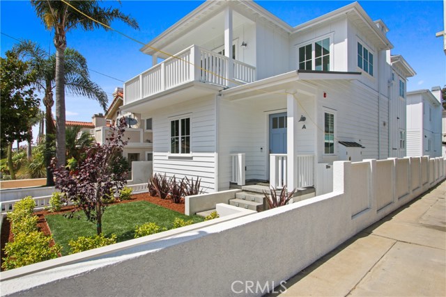 WEST FACING WITH CHARMING FRONT YARD!