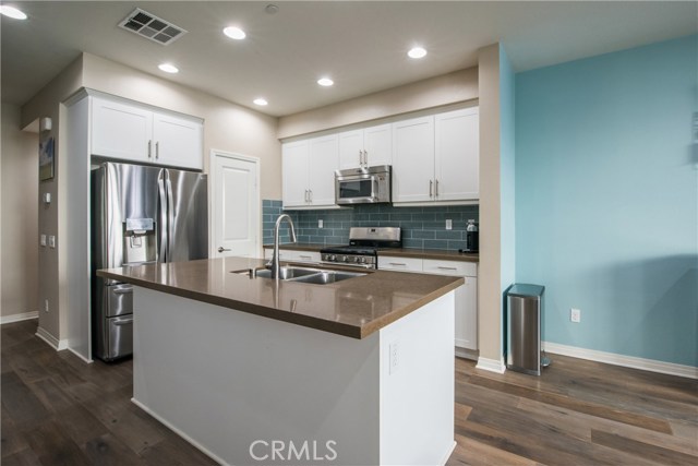 2 Bed Home for Sale in Hawthorne, California