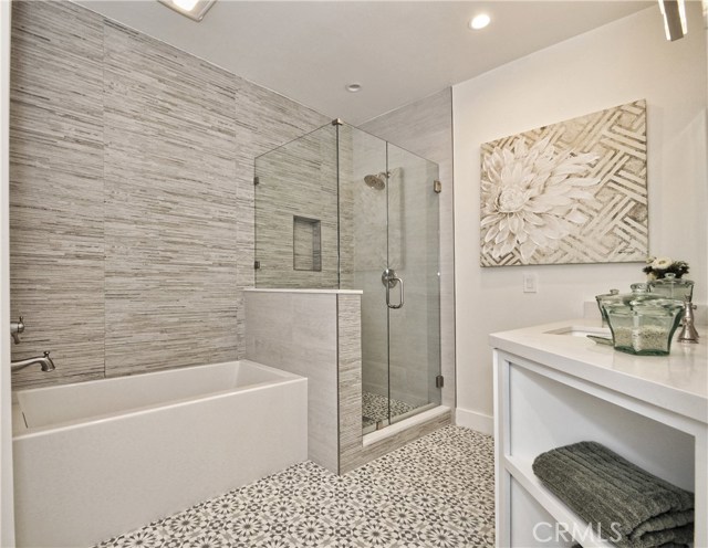 Hallway bathroom with beautiful tiles