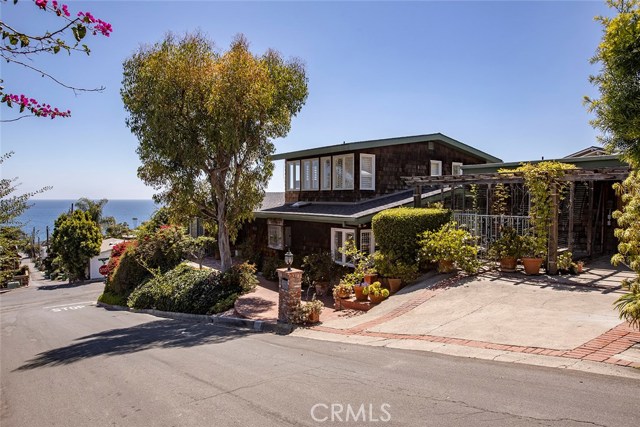 Photo of 950 Hillcrest Drive, Laguna Beach, CA 92651