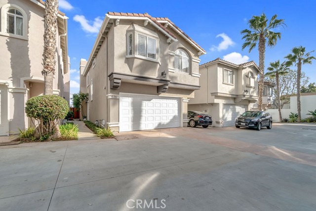 Plenty of Visitor Parking and Street Parking Plenty of Visitor Parking and Street Parking