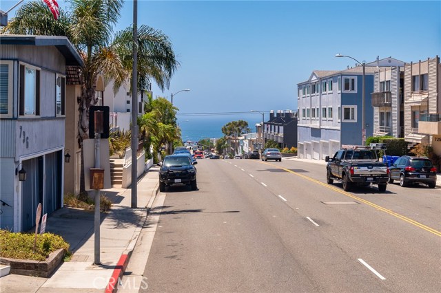 748 Manhattan Beach Boulevard, Manhattan Beach, California 90266, 3 Bedrooms Bedrooms, ,3 BathroomsBathrooms,Residential,Sold,Manhattan Beach,SB20129777