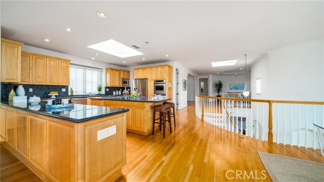 1002 5th Street, Hermosa Beach, California 90254, 5 Bedrooms Bedrooms, ,2 BathroomsBathrooms,Residential,Sold,5th,SB20139034