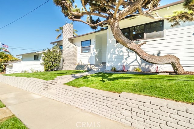 1401 11th Street, Manhattan Beach, California 90266, 3 Bedrooms Bedrooms, ,1 BathroomBathrooms,Residential,Sold,11th,SB17223624