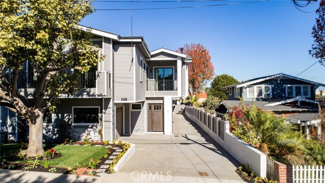1917 Farrell Avenue, Redondo Beach, California 90278, 4 Bedrooms Bedrooms, ,3 BathroomsBathrooms,Residential,Sold,Farrell,PV20259109