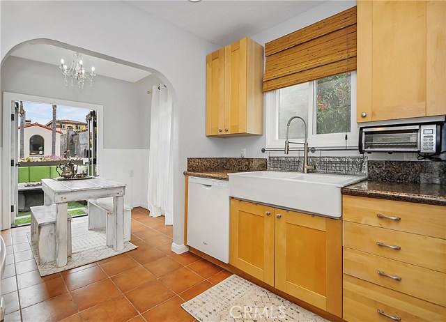 Kitchen with country sink