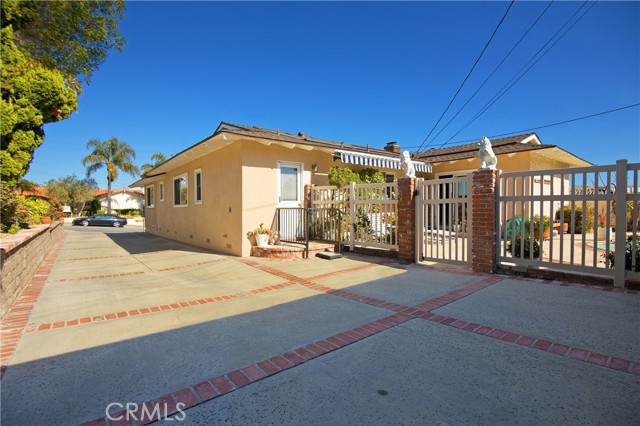 Driveway from street to detached garage