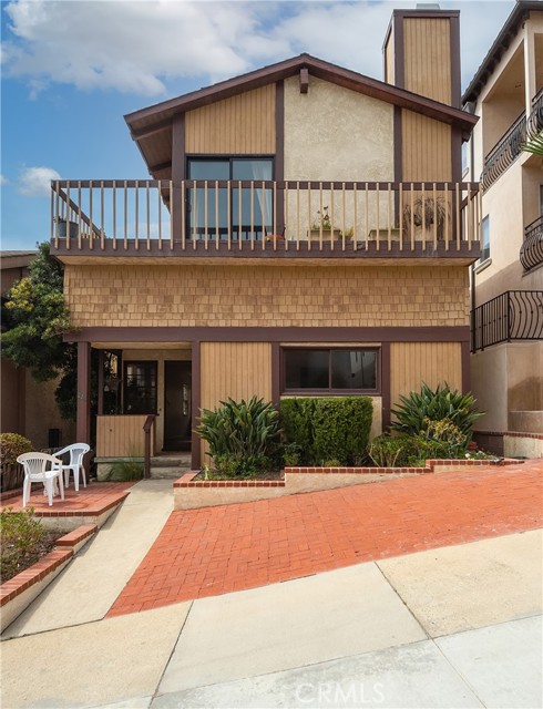 229 30th Street, Manhattan Beach, California 90266, 3 Bedrooms Bedrooms, ,1 BathroomBathrooms,Residential,Sold,30th,SB21138302