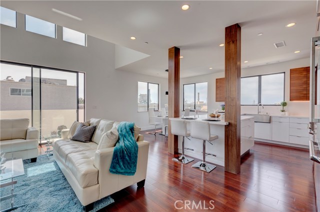 521 Gertruda, Redondo Beach, California 90277, 3 Bedrooms Bedrooms, ,4 BathroomsBathrooms,Residential,Sold,Gertruda,PV17183472