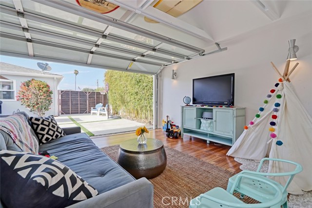 2306 Graham Avenue, Redondo Beach, California 90278, 2 Bedrooms Bedrooms, ,2 BathroomsBathrooms,Residential,Sold,Graham,SB18096314