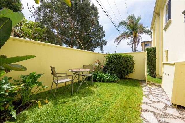 203 Avenue E, Redondo Beach, California 90277, 3 Bedrooms Bedrooms, ,2 BathroomsBathrooms,Residential,Sold,Avenue E,SB17173382