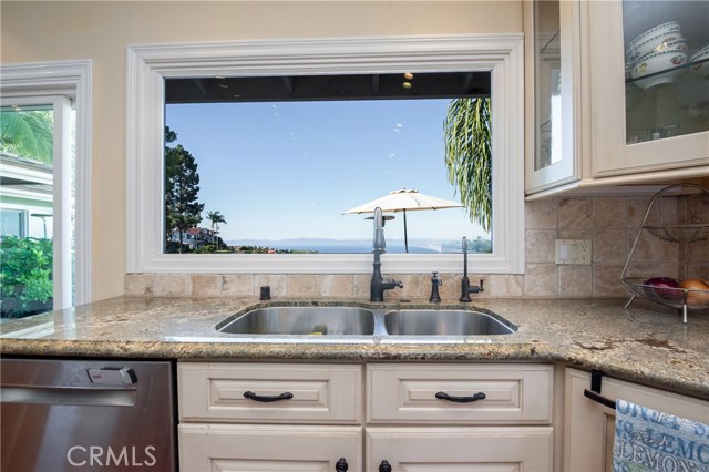 Not a bad place to load a dishwasher, either!! The panoramic views here are to die for.