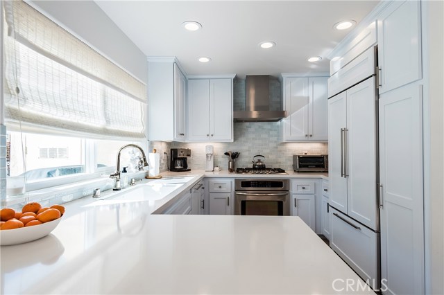 840 Loma Drive, Hermosa Beach, California 90254, 3 Bedrooms Bedrooms, ,2 BathroomsBathrooms,Residential,Sold,Loma,SB18033597