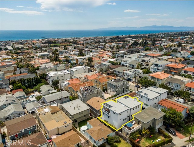 1074 7th Street, Hermosa Beach, California 90254, 4 Bedrooms Bedrooms, ,3 BathroomsBathrooms,Residential,Sold,7th,SB19068500