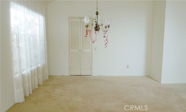 Formal Dining Room doors go to kitchen