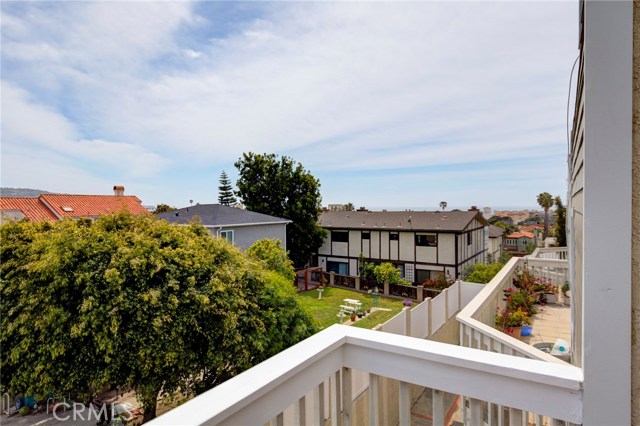 217 Helberta Avenue, Redondo Beach, California 90277, 3 Bedrooms Bedrooms, ,2 BathroomsBathrooms,Residential,Sold,Helberta,SB19082570