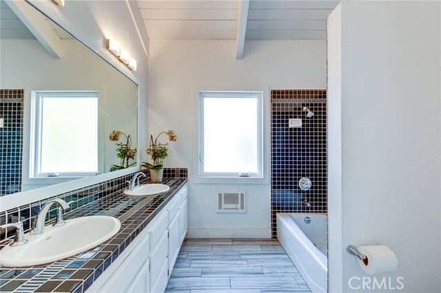 2416 Elm Avenue, Manhattan Beach, California 90266, 4 Bedrooms Bedrooms, ,2 BathroomsBathrooms,Residential,Sold,Elm,SB19275935