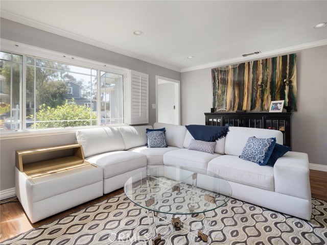 3212 Oak Avenue, Manhattan Beach, California 90266, 3 Bedrooms Bedrooms, ,2 BathroomsBathrooms,Residential,Sold,Oak,SB21120896