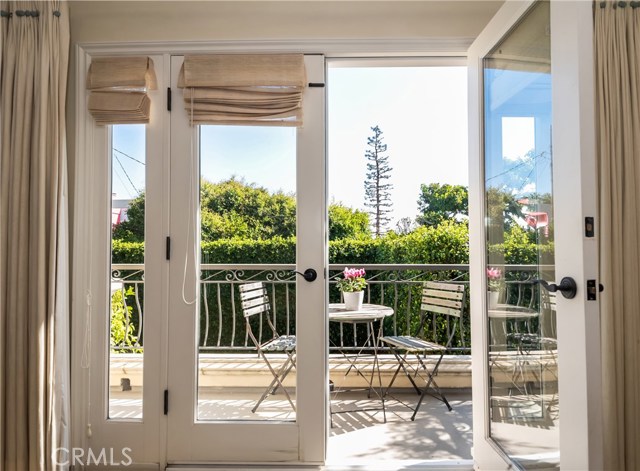 2306 John Street, Manhattan Beach, California 90266, 5 Bedrooms Bedrooms, ,4 BathroomsBathrooms,Residential,Sold,John,SB19259547