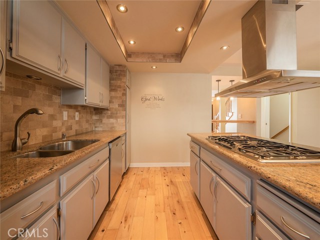 2289 190th Street, Redondo Beach, California 90278, 2 Bedrooms Bedrooms, ,1 BathroomBathrooms,Residential,Sold,190th,SB19237039