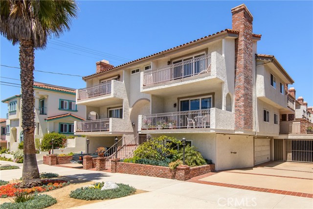 End unit and attached only on one side!  Easy garage access!