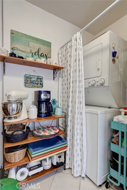 1621 Spreckels Lane, Redondo Beach, California 90278, 3 Bedrooms Bedrooms, ,1 BathroomBathrooms,Residential,Sold,Spreckels,SB19151892