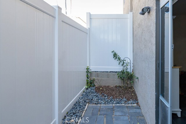 1140 Manhattan Beach Boulevard, Manhattan Beach, California 90266, 2 Bedrooms Bedrooms, ,3 BathroomsBathrooms,Residential,Sold,Manhattan Beach,SB17069886