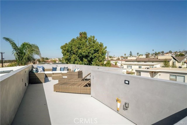 637 7th, Hermosa Beach, California 90254, 4 Bedrooms Bedrooms, ,4 BathroomsBathrooms,Residential,Sold,7th,SB19023234