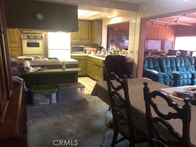 606 Faye Lane, Redondo Beach, California 90277, 5 Bedrooms Bedrooms, ,2 BathroomsBathrooms,Residential,Sold,Faye Lane,PW20205378