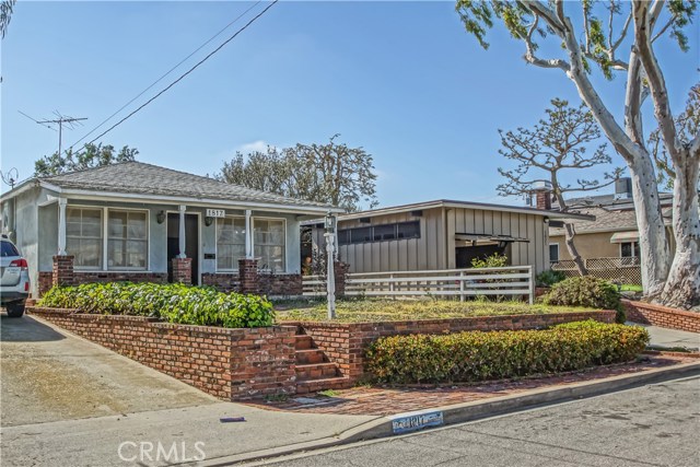 1817 John Street, Manhattan Beach, California 90266, 2 Bedrooms Bedrooms, ,1 BathroomBathrooms,Residential,Sold,John,SB18097184