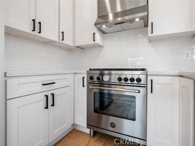 1131 19th Street, Hermosa Beach, California 90254, 2 Bedrooms Bedrooms, ,1 BathroomBathrooms,Residential,Sold,19th,SB20249422