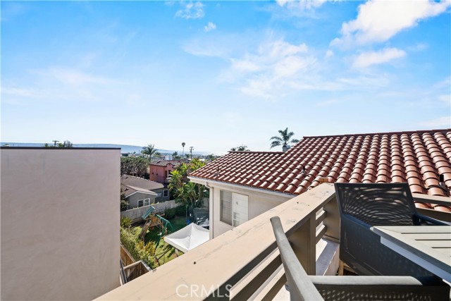 1016 17th Street, Hermosa Beach, California 90254, 4 Bedrooms Bedrooms, ,3 BathroomsBathrooms,Residential,Sold,17th,SB21027455