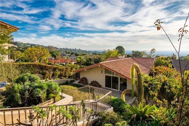 2424 Via Carrillo, Palos Verdes Estates, California 90274, 4 Bedrooms Bedrooms, ,2 BathroomsBathrooms,Residential,Sold,Via Carrillo,PV19020019